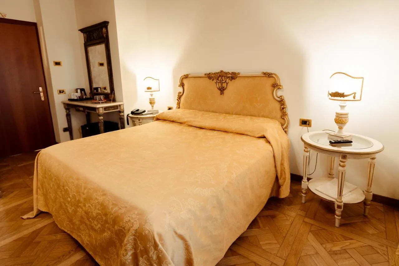 Hotel Palazzo Alexander Lucca Italien