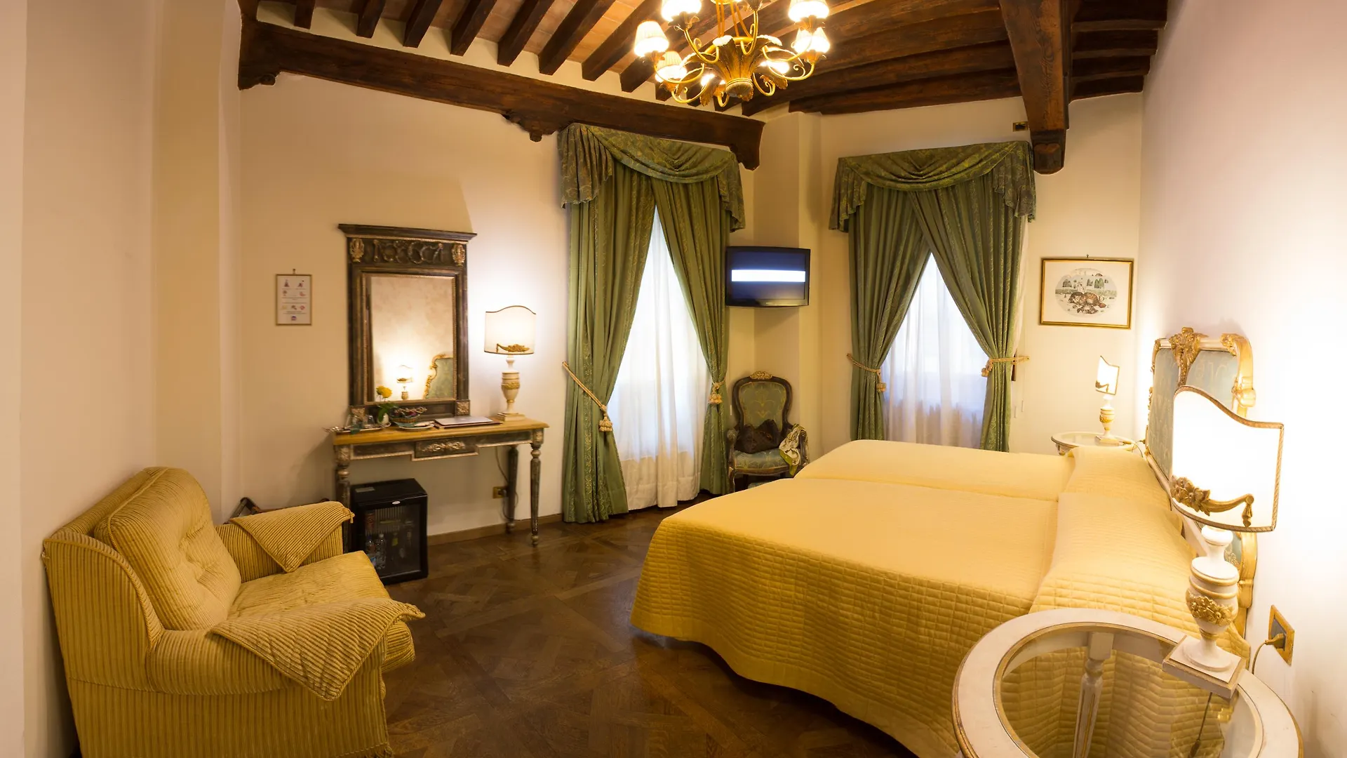 Hotel Palazzo Alexander Lucca 4*,