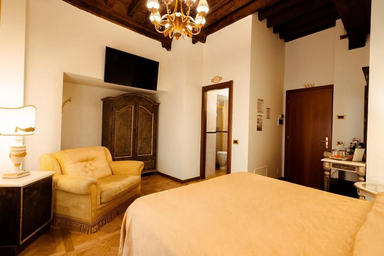 Hotel Palazzo Alexander Lucca 4*,