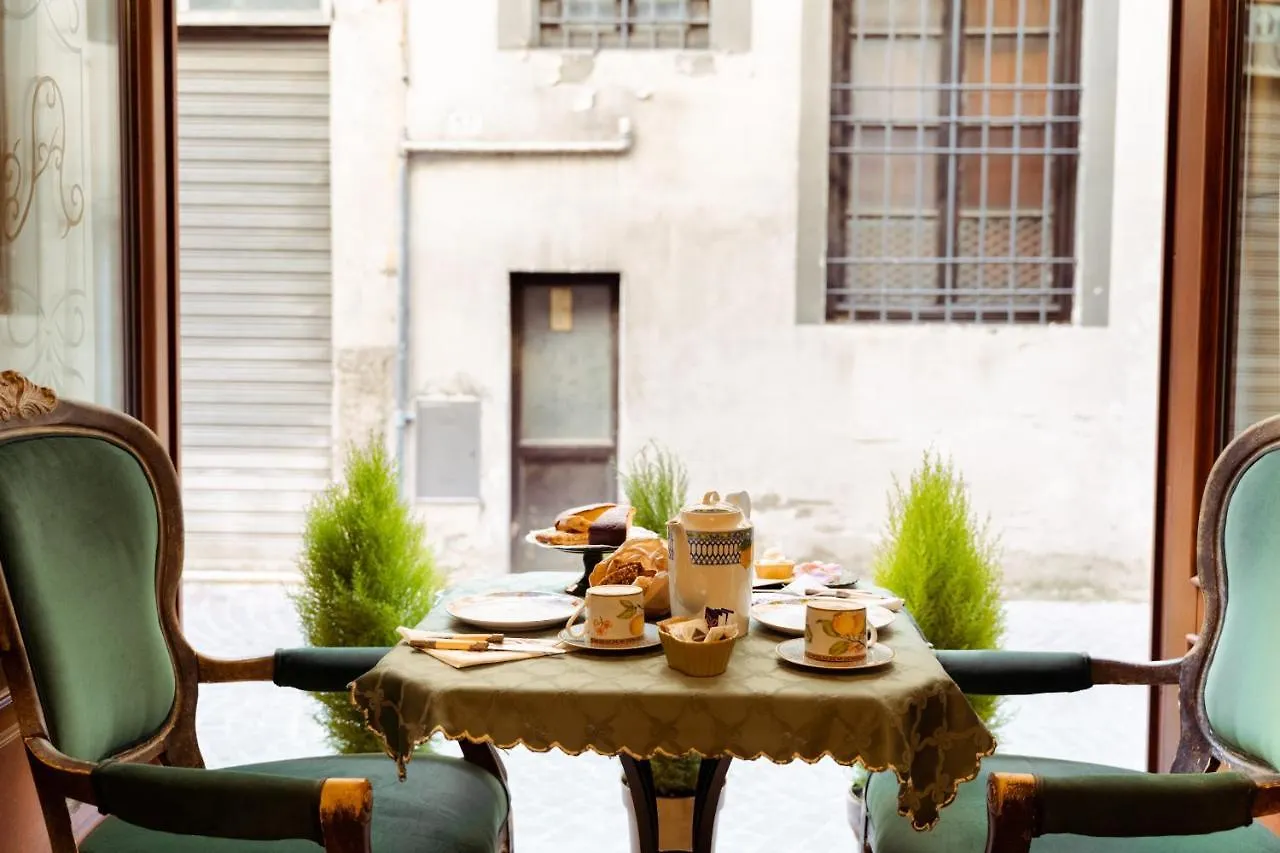 Hotel Palazzo Alexander Lucca 4*,